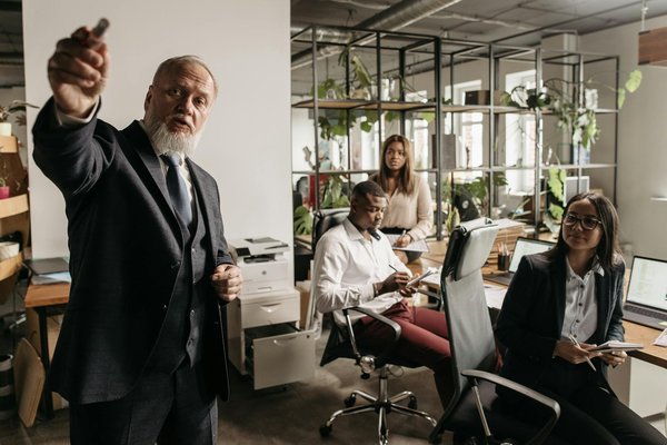 Découvrez comment la prospection sms peut séduire vos clients